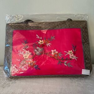 NWT Beautiful Embroidered Shoulder Handbag made of  Chinese Silk